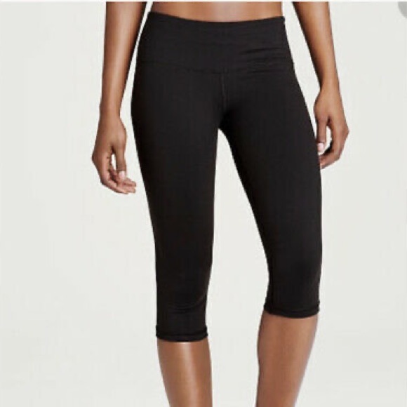 Victoria's Secret Pants - ☀️VSX Victoria Secret Knockout Crop Black Leggings